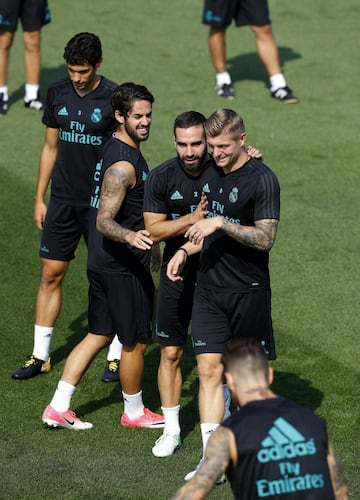 08/09/17 ENTRENAMIENTO REAL MADRID 
JESUS VALLEJO CARVAJAL KROOS ISCO 