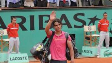 Nadal saluda al público