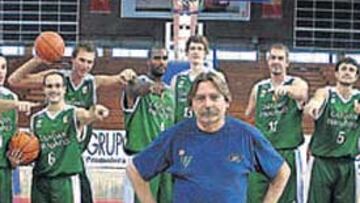 <b>EL SHERIFF. </b>Comas intenta guiar al Caja San Fernando al triunfo.