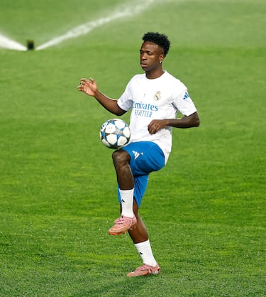 Vinícius Jr. se ejercita en el Ortalyq Stadıon antes del duelo de Champions frente al Kairat Almaty.