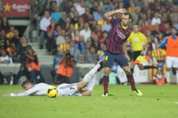 Penalti no pitado de Mascherano a Cristiano Ronaldo durante el partido de Liga correspondiente a la décima jornada de liga entre el Barcelona y el Real Madrid en el Camp Nou.