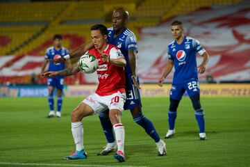 Los equipos capitalinos no se sacaron diferencias en el clásico y terminaron empatando 1-1. Por Millonarios marcó Juan Carlos Pereira y Jorge Luis Ramos lo empató para Independiente Santa Fe. 