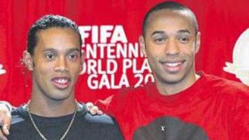 <b>JUNTOS. </b>Ronaldinho y Henry, en el FIFA World Player 2004.