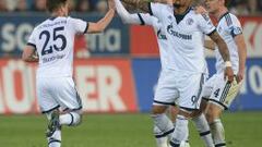 Ayhan impulsa y Huntelaar golpea en la victoria del Schalke