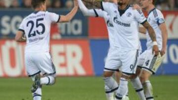 Ayhan impulsa y Huntelaar golpea en la victoria del Schalke