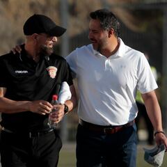 “Me falta dirigir a Colo Colo... Cobreloa es el más grande, pero me gustaría volver en Primera, no en el Ascenso”