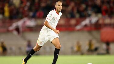 Mediocampista argentino, estuvo de 2013 a 2017 con los Tigres. A partir de la campaña 2017-18 milita con el Sevilla, club con el que ha disputado 21 partidos y suma un gol.