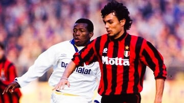 Faustino Asprilla y Paolo Maldini durante la Supercopa Italiana de 1992 entre Milan y Parma.