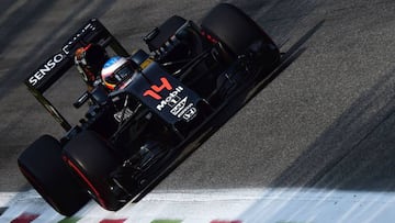 Fernando Alonso con el McLaren en Monza.