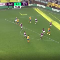 La última jugada del partido y aparece James para hacer una maravilla