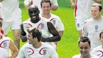 <b>A POR ELLOS. </b>Los ingleses están muy confiados en obtener la victoria en el estreno mundialista ante Paraguay. Los Neville, Beckham, Terry y compañía quieren ganar.