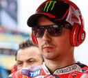 Lorenzo: "Rossi todavía tiene opciones en el campeonato"