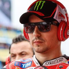 Lorenzo: "Rossi todavía tiene opciones en el campeonato"