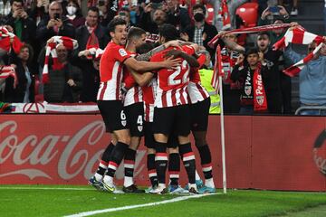 2-0. Iñaki Williams celebra el segundo gol que marca de penalti.