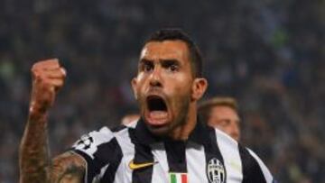 Carlos T&eacute;vez celebra el 2-1.