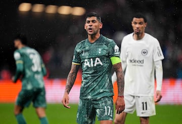 Club: Tottenham Hotspur | Valor de mercado: 55 millones de euros.
Central argentino con experiencia en la Premier League y la selecci¨®n de Argentina. Su precio de salida ronda los 50 millones de euros, aunque el Tottenham podr¨ªa pedir m¨¢s.