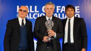 Ancelotti, flanqueado por Sacchi y Conte.