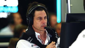 Toto Wolff en el garaje de Mercedes durante el GP de Austria 2022.