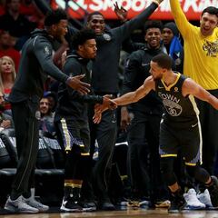Los Warriors siembran el pánico con el 'quinteto de la muerte'