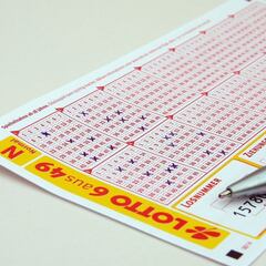 Tiene un boleto de lotería premiado con 26 millones de dólares y lo destroza en la lavadora