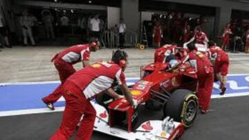 <b>SIGUEN LAS CARENCIAS. </b>En Ferrari no escatiman esfuerzos, pero la superioridad de sus rivales directos sigue siendo manifiesta y eso crea problemas a sus pilotos.