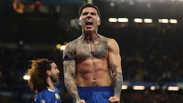 Chelsea's Argentinian midfielder #08 Enzo Fernandez celebrates after scoring their third goal during the English Premier League football match between Chelsea and West Ham United at Stamford Bridge in London on January 31, 2026. (Photo by Adrian DENNIS / AFP) / RESTRICTED TO EDITORIAL USE. No use with unauthorized audio, video, data, fixture lists, club/league logos or 'live' services. Online in-match use limited to 120 images. An additional 40 images may be used in extra time. No video emulation. Social media in-match use limited to 120 images. An additional 40 images may be used in extra time. No use in betting publications, games or single club/league/player publications. /