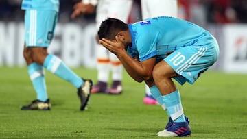 El jugador Joel Sánchez de Sporting Cristal se lamenta.