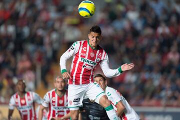 Roberto Alvarado pasa a las filas de Cruz Azul proveniente del Necaxa.