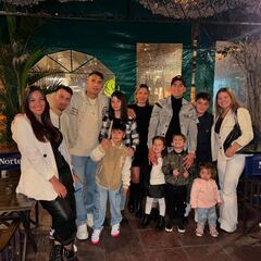 “Su hijo le da fuerza para salir adelante... Los hinchas lo apoyan y para nosotros Chile es nuestra segunda casa”