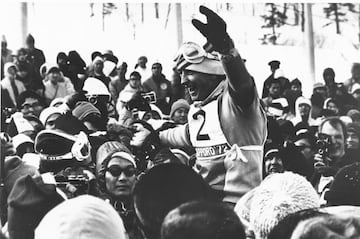 Paquito Fernndez Ochoa, celebrando la medalla de oro en Sapporo.