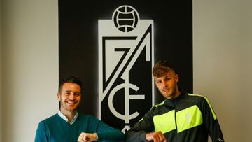 Ángel Jiménez, con el director deportivo Fran Sánchez.