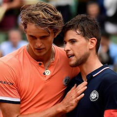 Thiem se venga de un lesionado Zverev y ya es candidato
