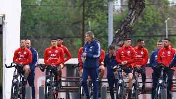 “En mis primeras nóminas de la Roja, viajé donde un jugador a Italia y se escondió”