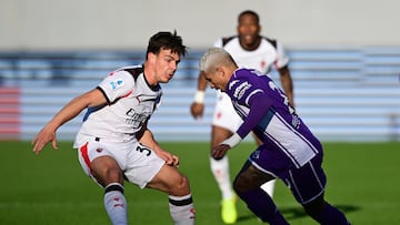 Soccer Football - Serie A - Fiorentina v AC Milan - Stadio Artemio Franchi, Florence, Italy - January 11, 2026 Fiorentina's Dodo in action with AC Milan's Ardon Jashari REUTERS/Daniele Mascolo