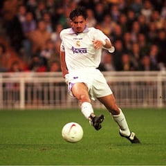 Se cumplen 30 años de la Ley Bosman, ¿cuánto costarían hoy sus fichajes más sonados?