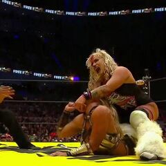 Taya Valkyrie retiene el campeonato Reina de Reinas en Triplemanía XXX