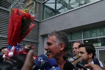 El DT pisó suelo colombiano sobre las 4:51 p.m. Llegó en un vuelo de Iberia, procedente de Madrid.