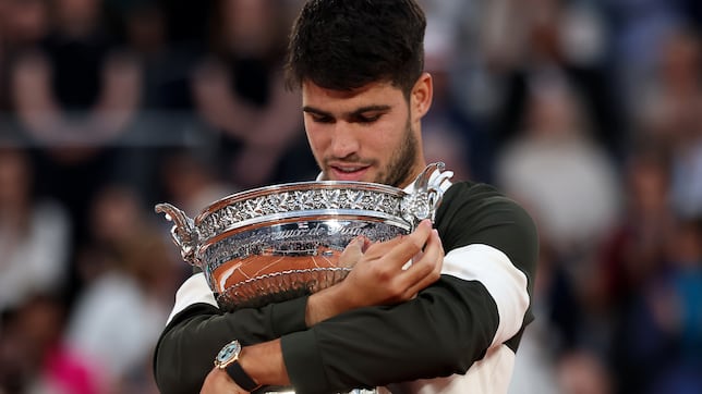 Alcaraz remonta para repetir título en una final monumental