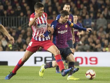 Es el mejor fichaje del curso y Simeone quiere seguir contando con él. Onda Cero afirma que se quiere ir y que equipos como Manchester City pagarían su cláusula, pero desde el club no se contempla su salida.