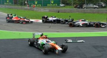 Paul Di Resta choca con el piloto francés, Romain Grosjean.