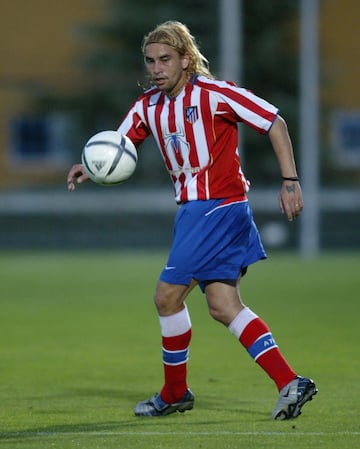 Muchos lo recordarán por la caída que tuvo en la presentación como nuevo jugador del Atlético de Madrid. Esto vaticinaría su paso, sin pena ni gloria, por el conjunto madrileño. 