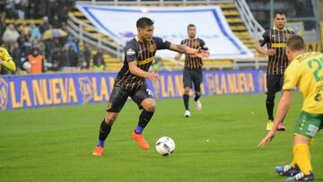 Teófilo vuelve tras un mes y juega 90 minutos en el clásico