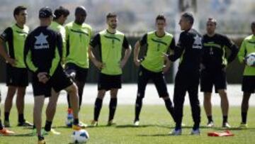 El granada se entrenó con todo el grupo.