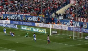 Diego Costa marca el 2-0.