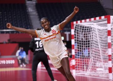 Las 'Guerreras' del balonmano femenino ganan a Francia en la segunda jornada del grupo B (28-25).