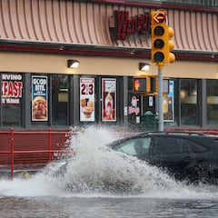 How does flood insurance work? How much does it cost?