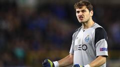BRUGGE, BELGIUM - OCTOBER 18:  Iker Casillas of FC Porto celebrates his team&#039;s second goal during the UEFA Champions League Group G match between Club Brugge KV and FC Porto at Jan Breydel Stadium on October 18, 2016 in Bruges, Belgium.  (Photo by Dean Mouhtaropoulos/Getty Images)