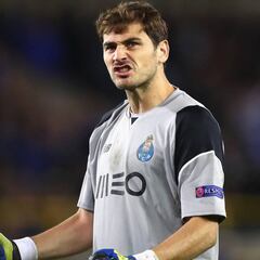 Mensaje de Casillas a Benzema: "Ojalá hayas dejado la velocidad y la tengas en el campo"