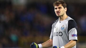 BRUGGE, BELGIUM - OCTOBER 18: Iker Casillas of FC Porto celebrates his team's second goal during the UEFA Champions League Group G match between Club Brugge KV and FC Porto at Jan Breydel Stadium on October 18, 2016 in Bruges, Belgium. (Photo by Dean Mouhtaropoulos/Getty Images)