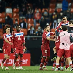 Puado da la campanada en Mestalla